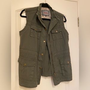 Charcoal gray vest w/ pockets - Size Small